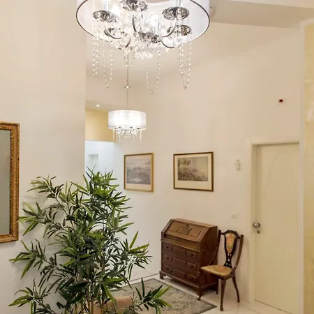 בית הארחה The Gallery Boutique טריאסטה