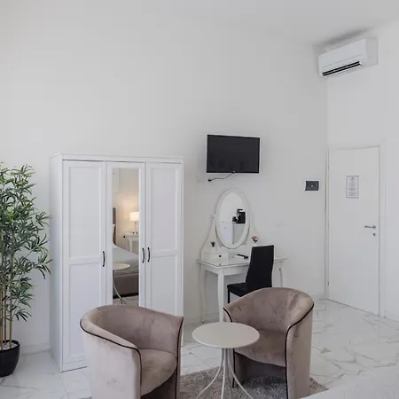 בית הארחה The Gallery Boutique טריאסטה